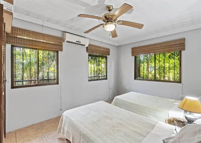2-bedroom House With Pool *