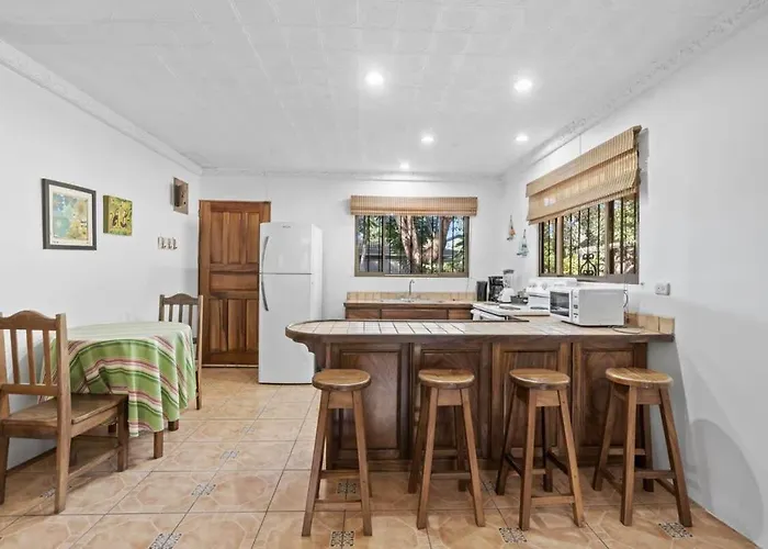 2-bedroom House With Pool Holiday home