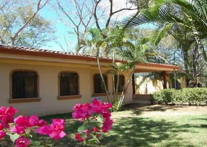 2-bedroom House With Pool Holiday home *